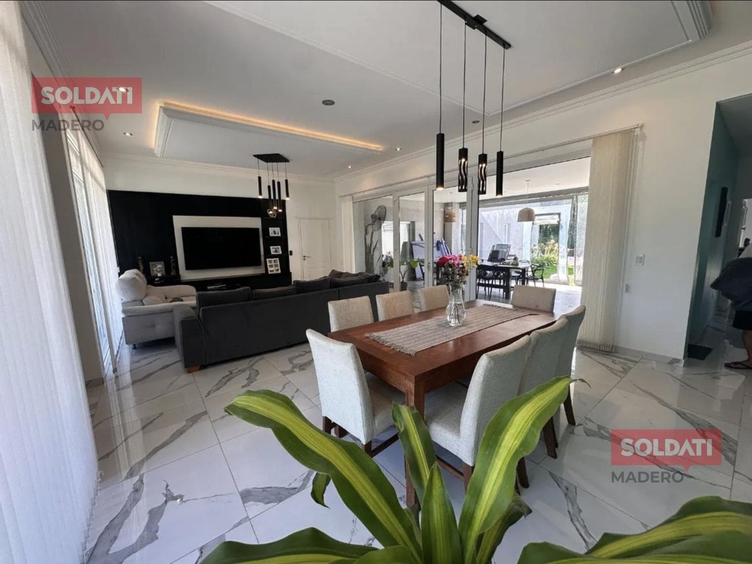 House for Sale in La Candida Country Club: 4 Bedrooms - Pool