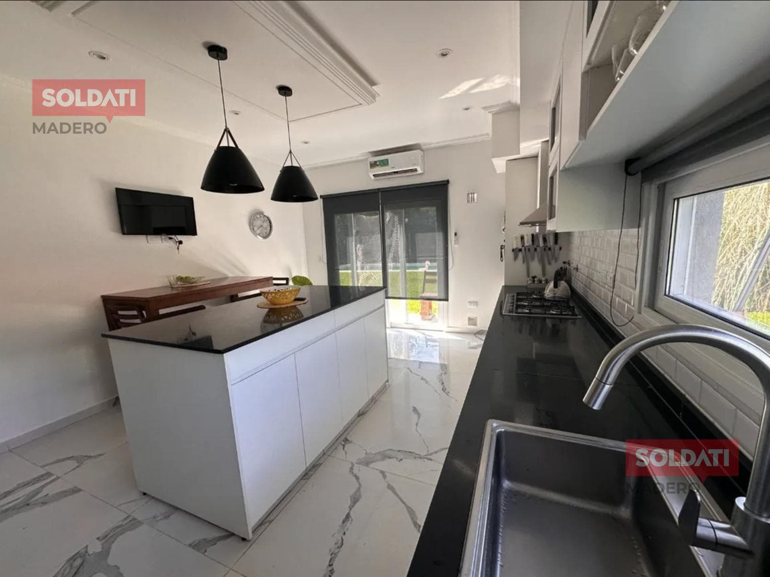 House for Sale in La Candida Country Club: 4 Bedrooms - Pool