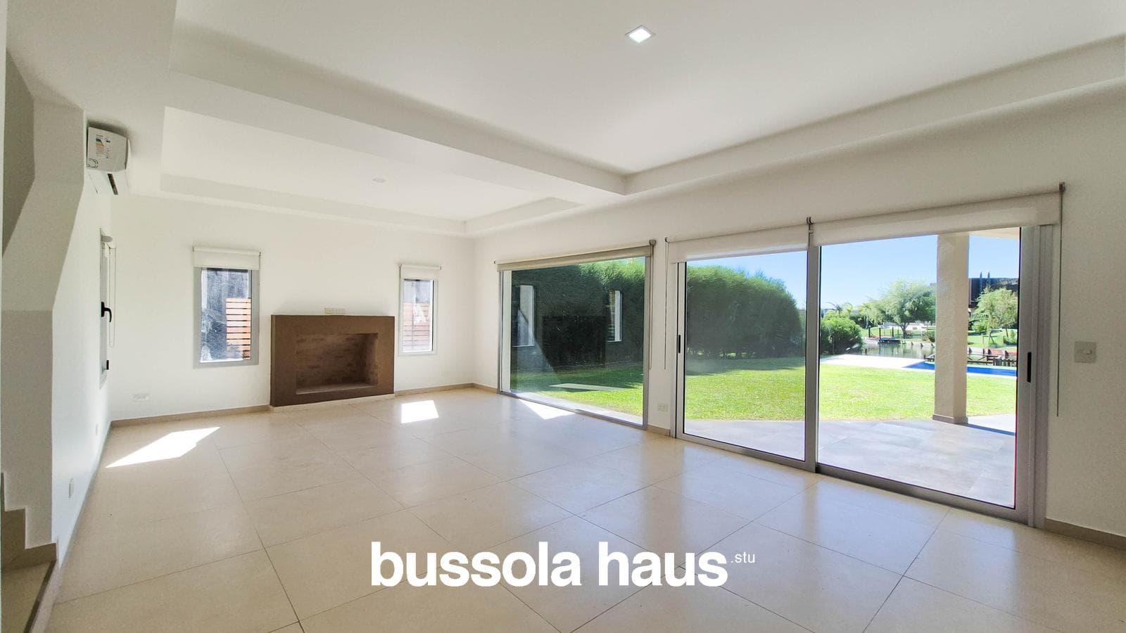 3-Bedroom Lakefront House in El Canton Islas