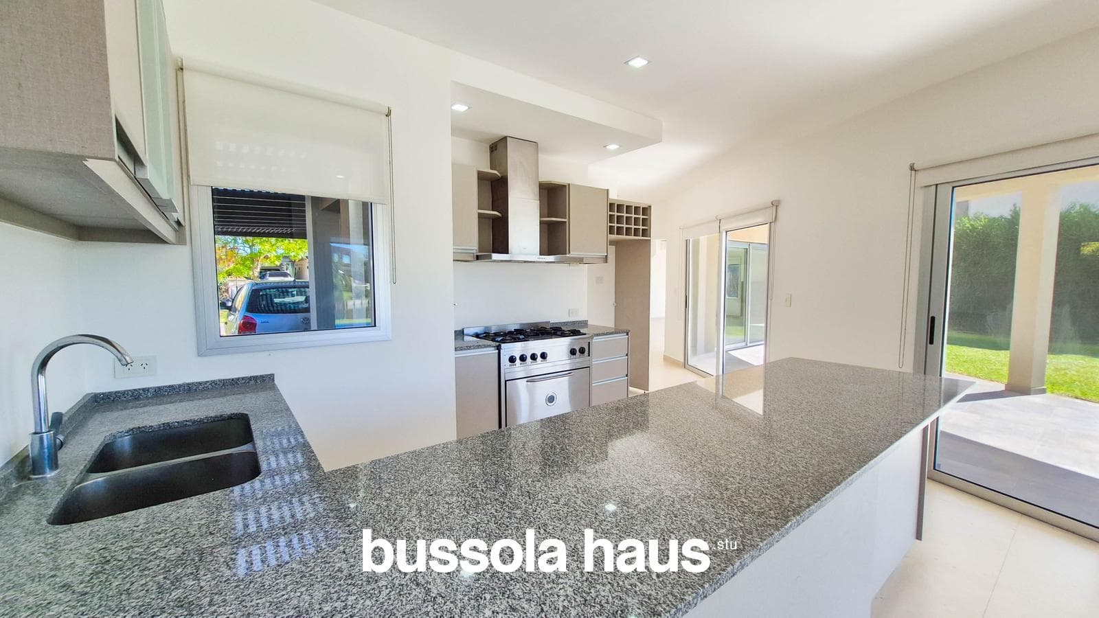 3-Bedroom Lakefront House in El Canton Islas