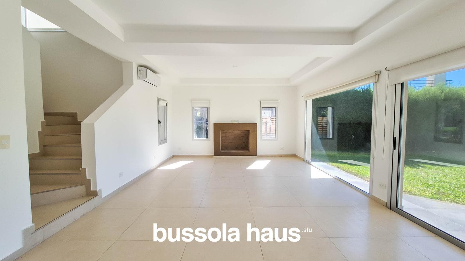 3-Bedroom Lakefront House in El Canton Islas