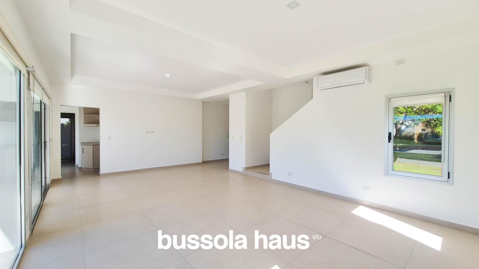 3-Bedroom Lakefront House in El Canton Islas