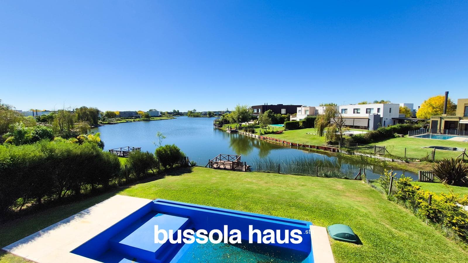 3-Bedroom Lakefront House in El Canton Islas