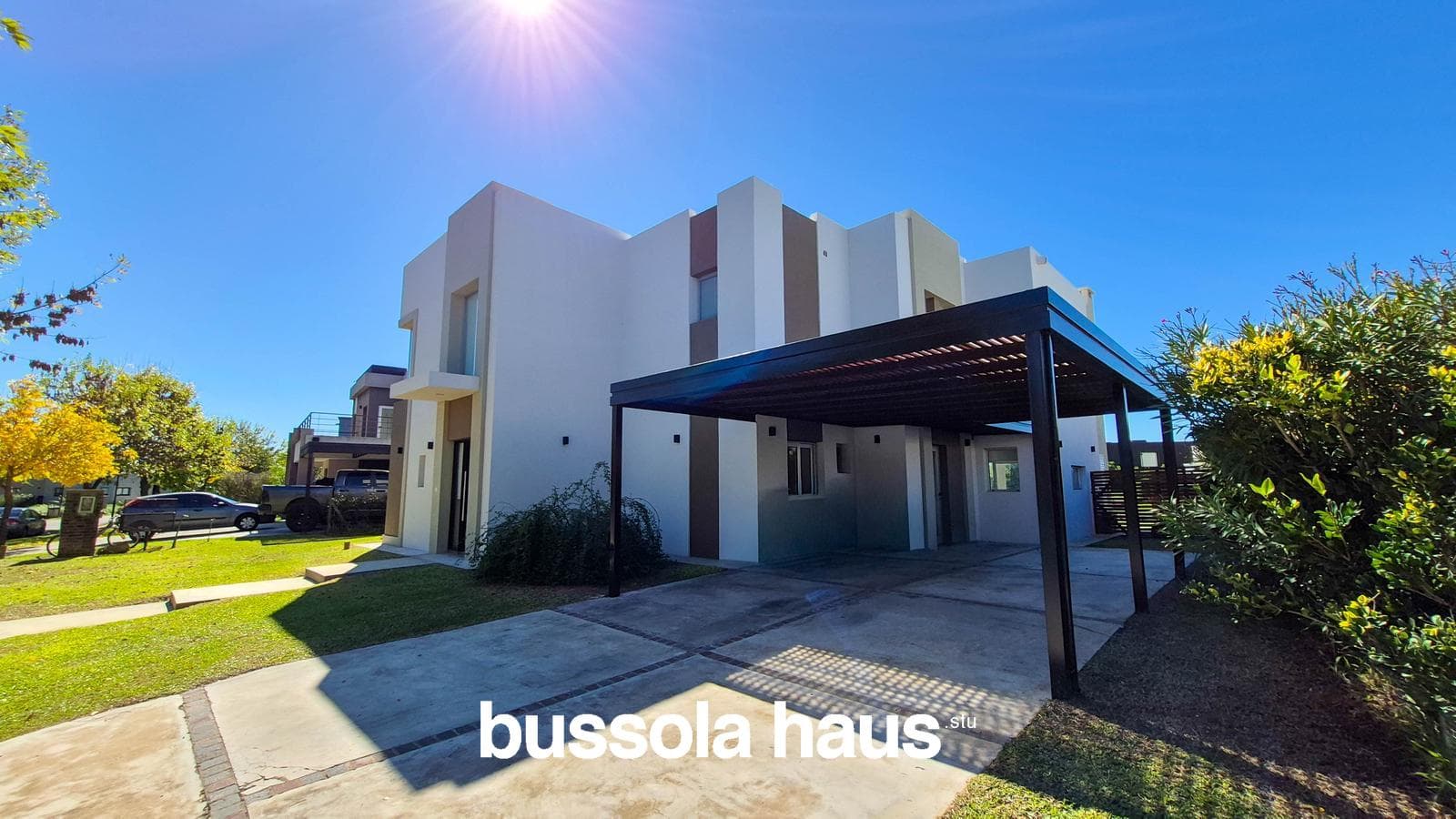 3-Bedroom Lakefront House in El Canton Islas