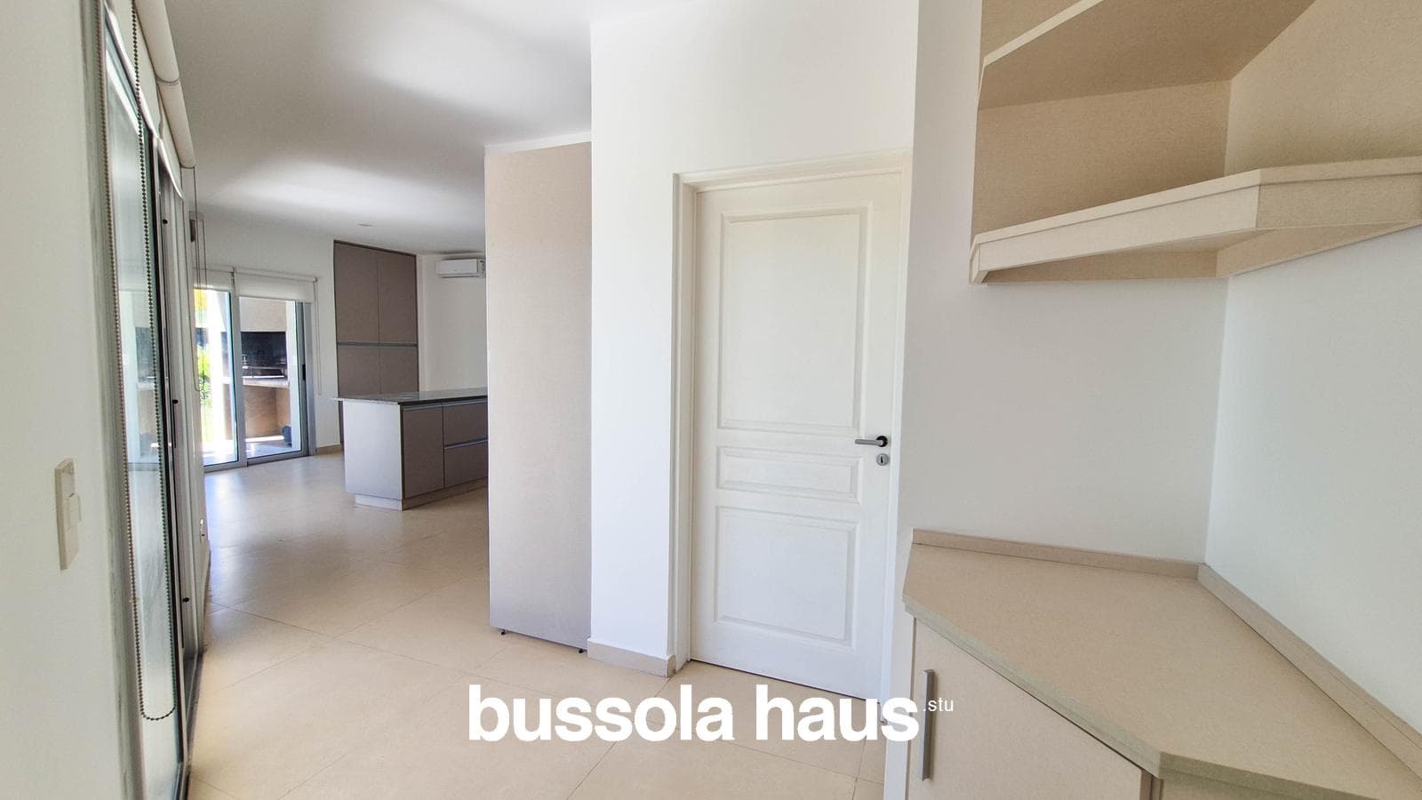3-Bedroom Lakefront House in El Canton Islas