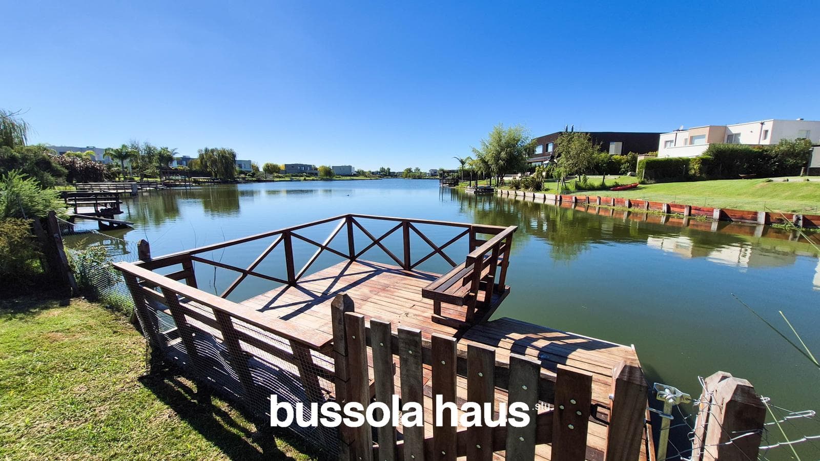 3-Bedroom Lakefront House in El Canton Islas