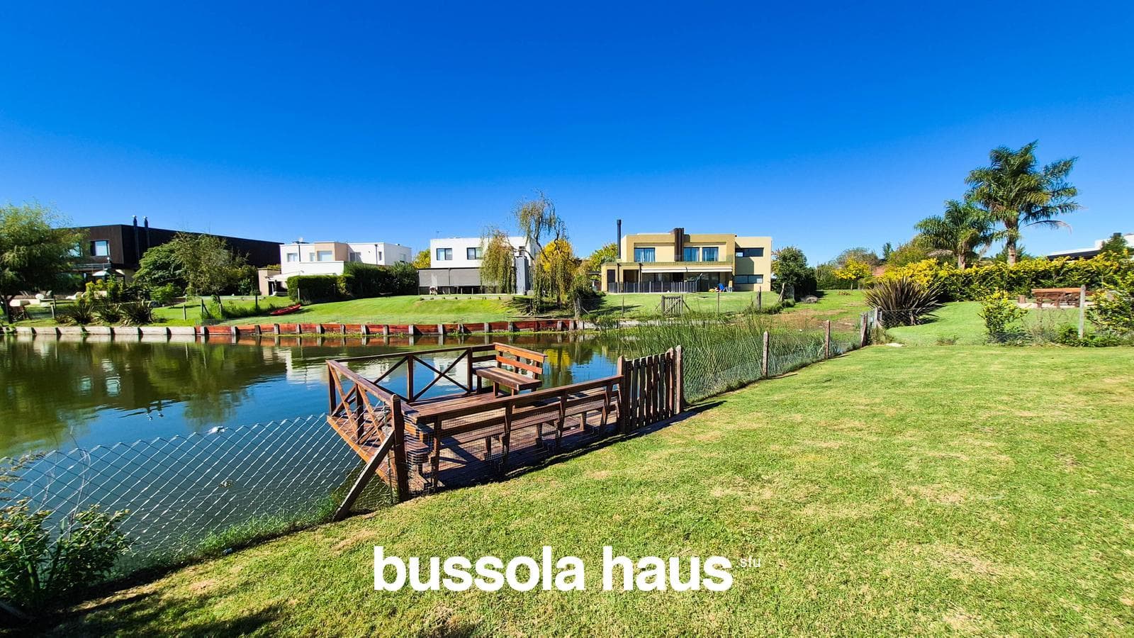 3-Bedroom Lakefront House in El Canton Islas
