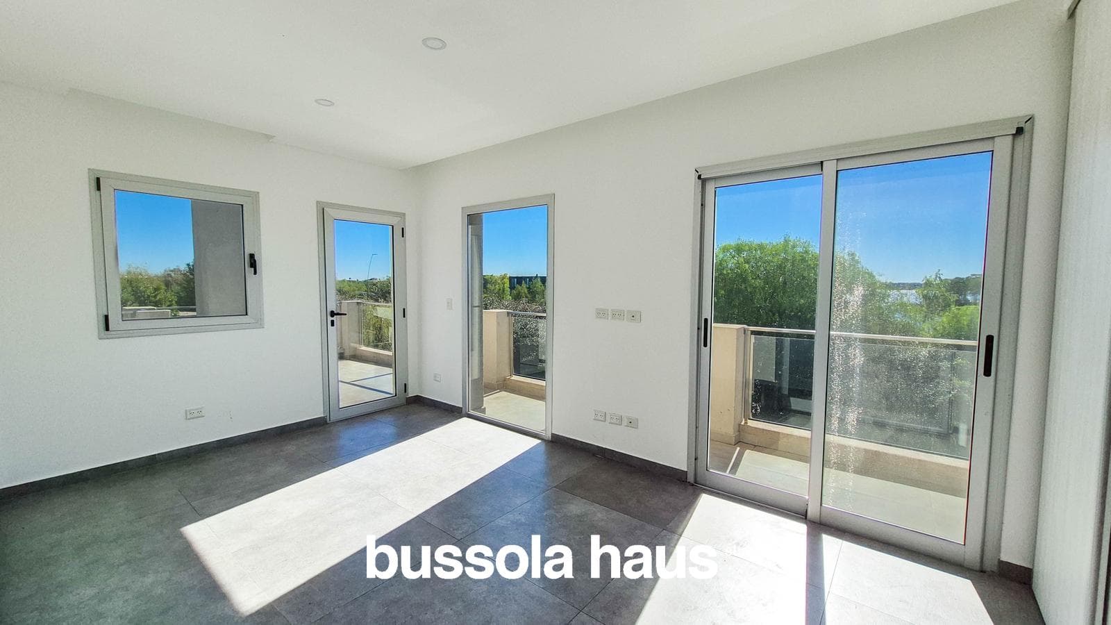 House with an elevator in Vistas Puertos del Lago