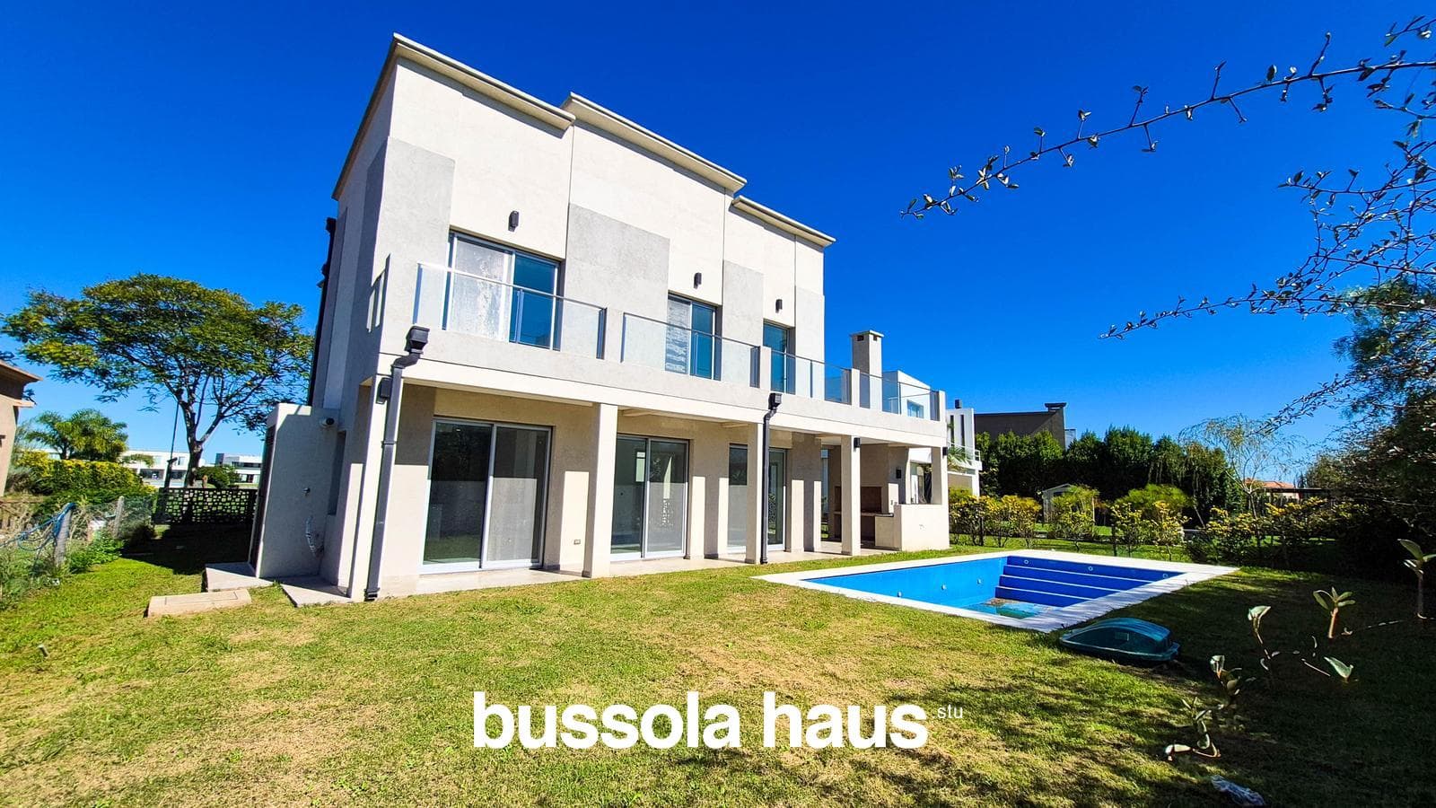 House with an elevator in Vistas Puertos del Lago