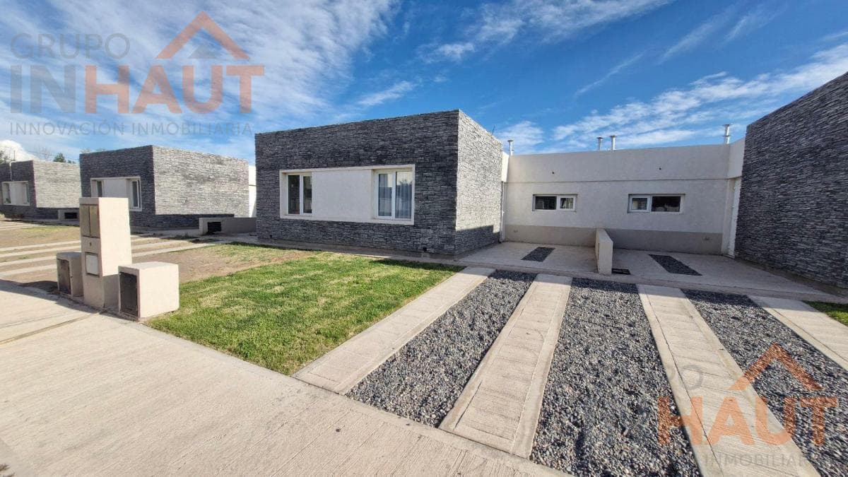 2-Bedroom House, B. Casas de la Falda, Cipolletti