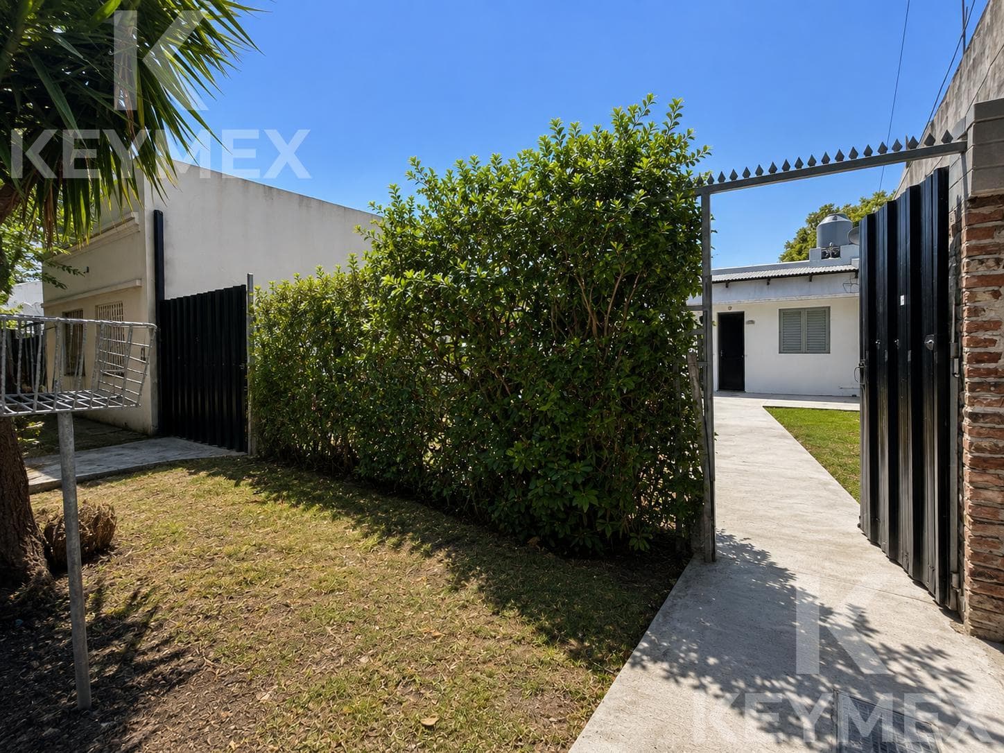 House for Sale with Garage in Los Hornos