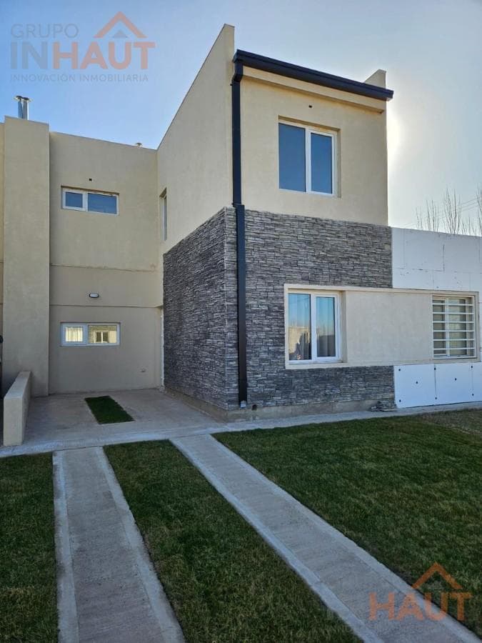 4-Bedroom Duplex, Cipolletti