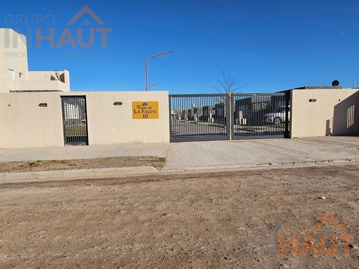 4-Bedroom Duplex, Cipolletti