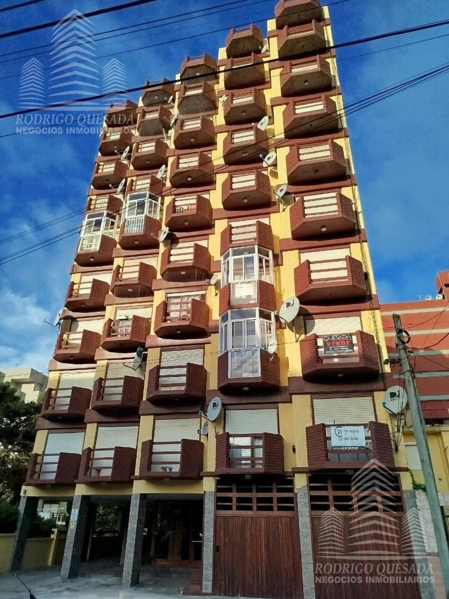 2-room apartment with shared covered parking space - all utilities included