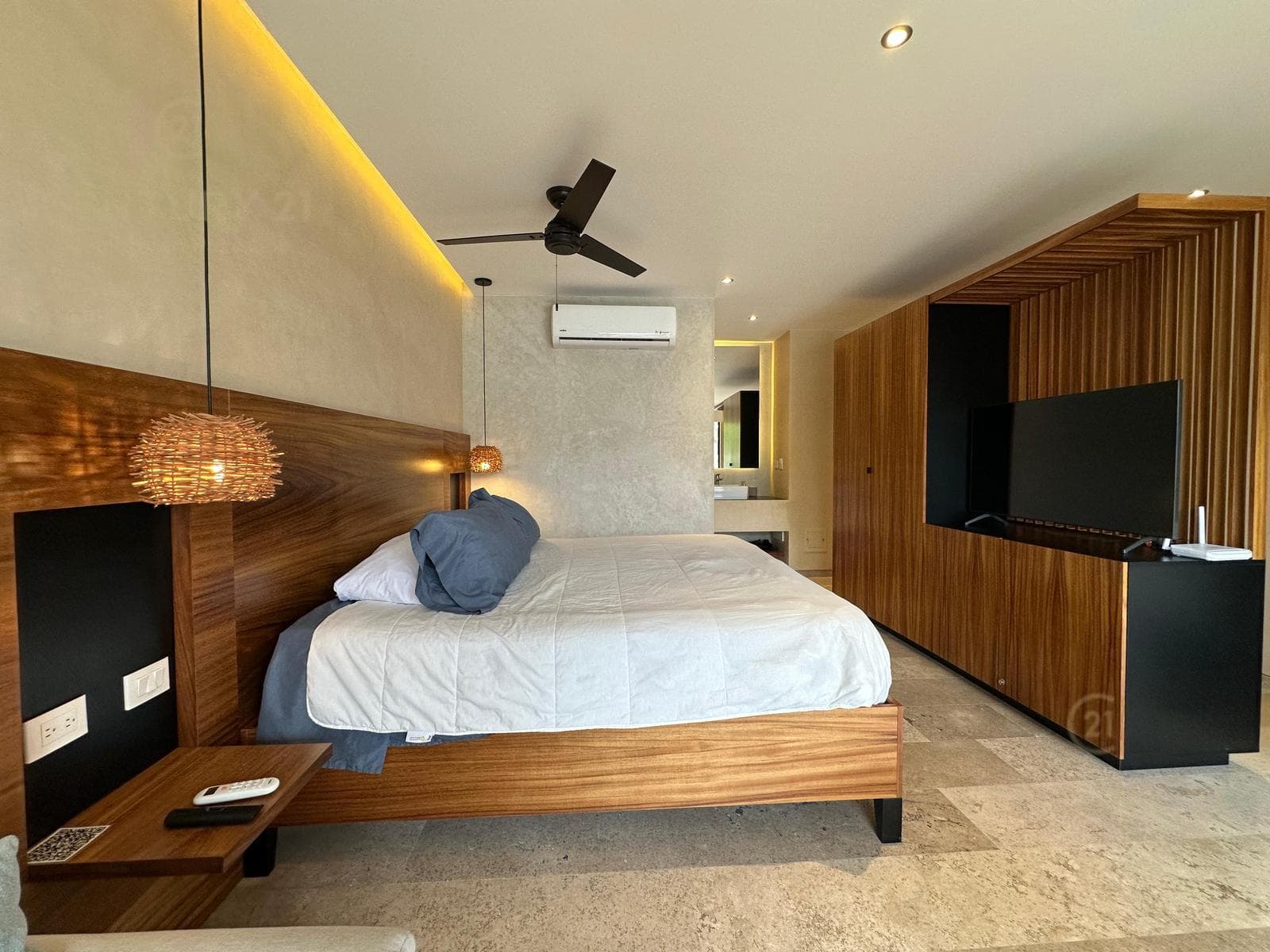 Beautiful studio apartment for sale in downtown Playa del Carmen P4593