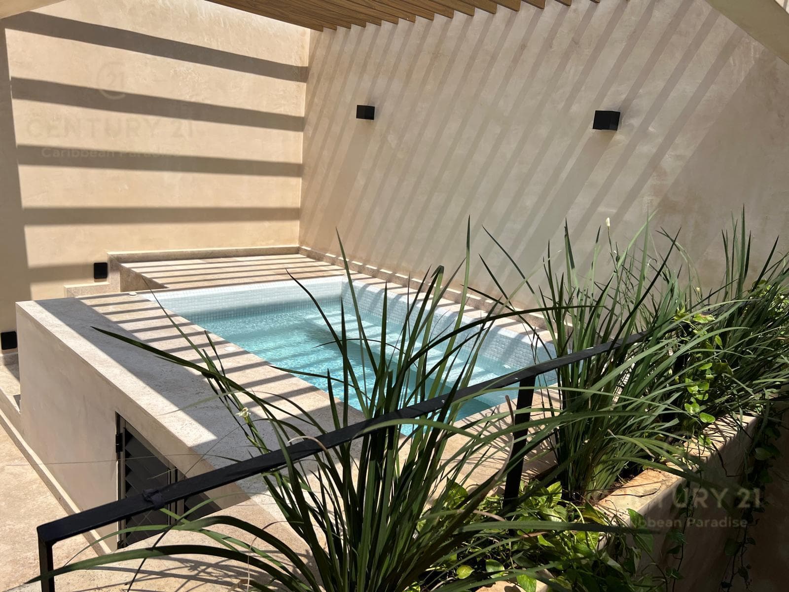 Beautiful studio apartment for sale in downtown Playa del Carmen P4593