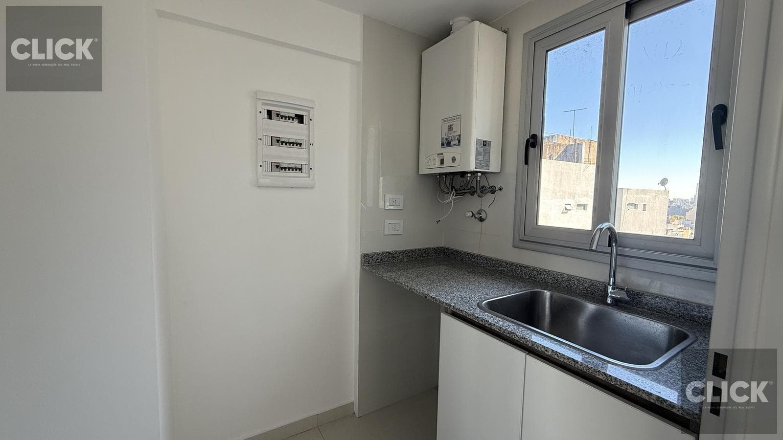FOR SALE - 4-ROOM APARTMENT - BALCONY WITH GRILL - AMENITIES - ALMAGRO
