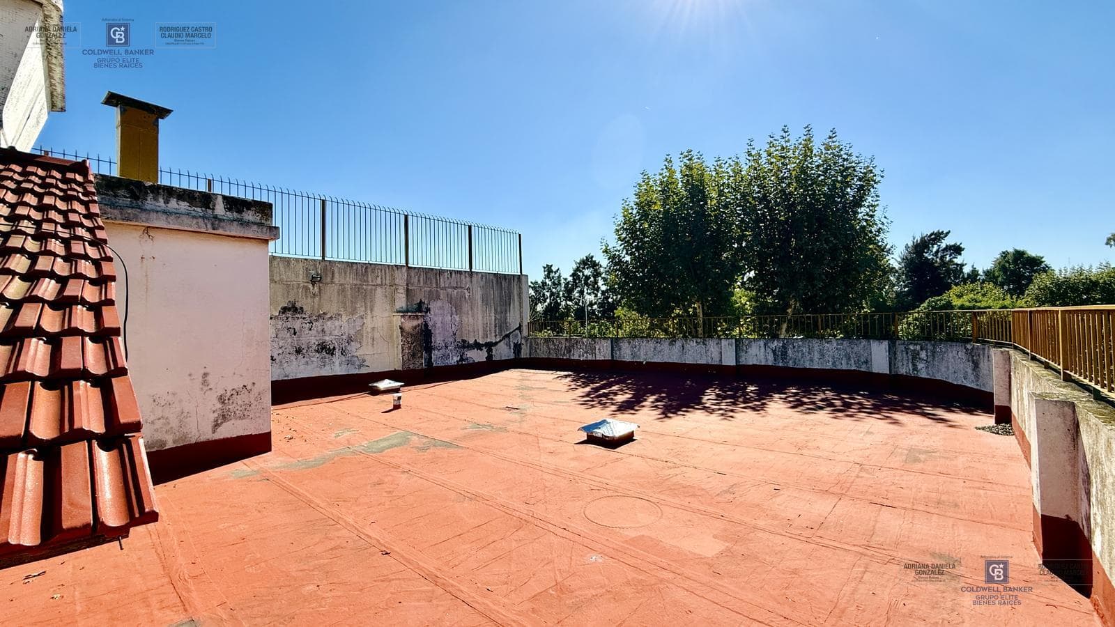 FOR SALE: APARTMENT IN NEED OF RENOVATION WITH TERRACE, OUTDOOR KITCHEN, AND GRILL; GROUND-FLOOR GARAGE IN VILLA DOMINICO