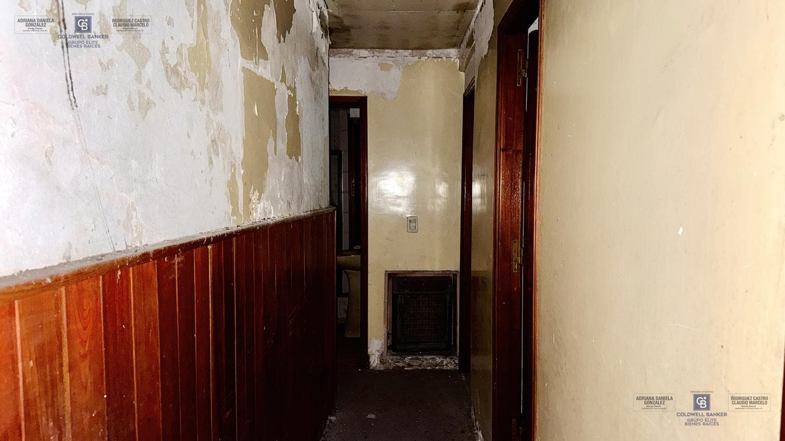 FOR SALE: APARTMENT IN NEED OF RENOVATION WITH TERRACE, OUTDOOR KITCHEN, AND GRILL; GROUND-FLOOR GARAGE IN VILLA DOMINICO
