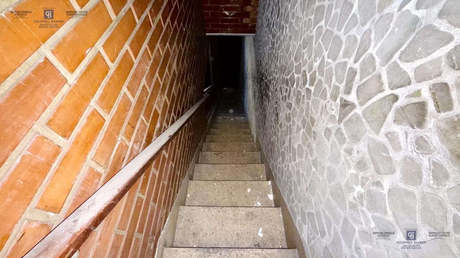 FOR SALE: APARTMENT IN NEED OF RENOVATION WITH TERRACE, OUTDOOR KITCHEN, AND GRILL; GROUND-FLOOR GARAGE IN VILLA DOMINICO