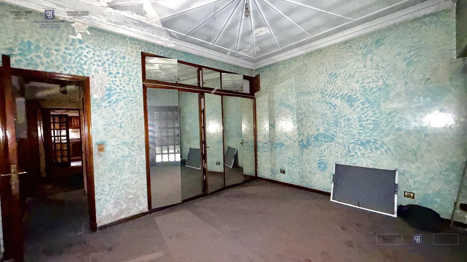 FOR SALE: APARTMENT IN NEED OF RENOVATION WITH TERRACE, OUTDOOR KITCHEN, AND GRILL; GROUND-FLOOR GARAGE IN VILLA DOMINICO