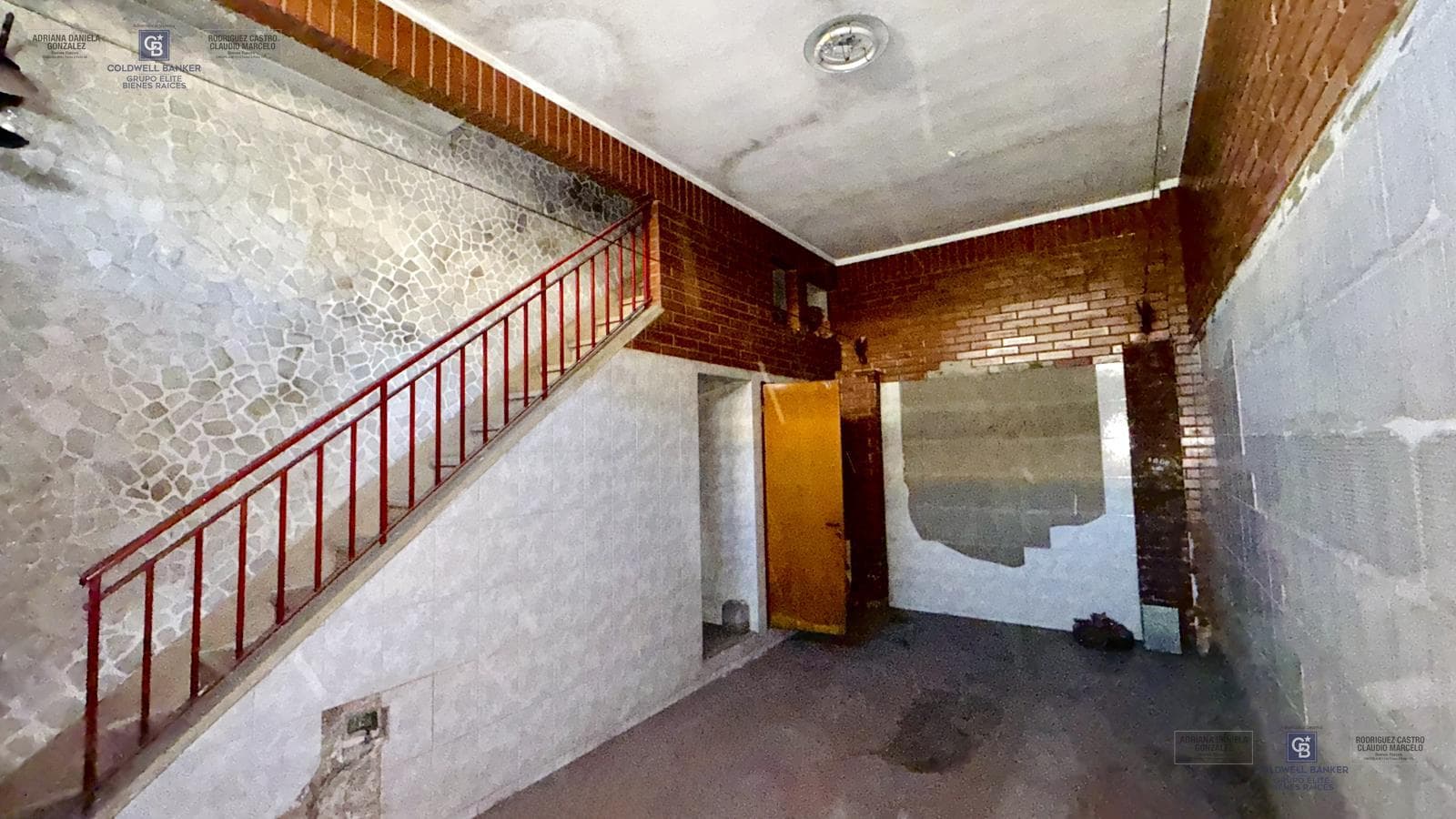 FOR SALE: APARTMENT IN NEED OF RENOVATION WITH TERRACE, OUTDOOR KITCHEN, AND GRILL; GROUND-FLOOR GARAGE IN VILLA DOMINICO