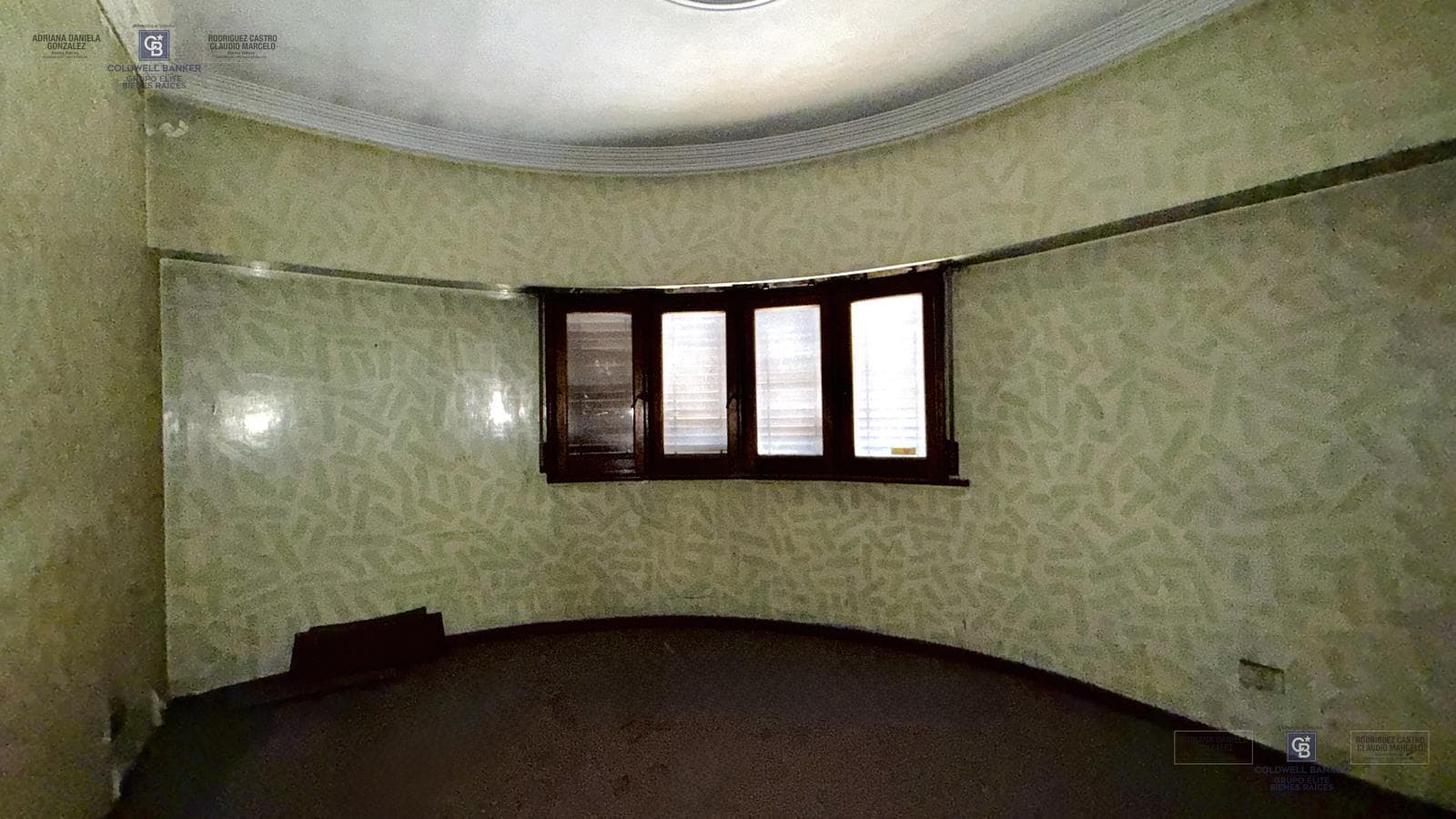 FOR SALE: APARTMENT IN NEED OF RENOVATION WITH TERRACE, OUTDOOR KITCHEN, AND GRILL; GROUND-FLOOR GARAGE IN VILLA DOMINICO