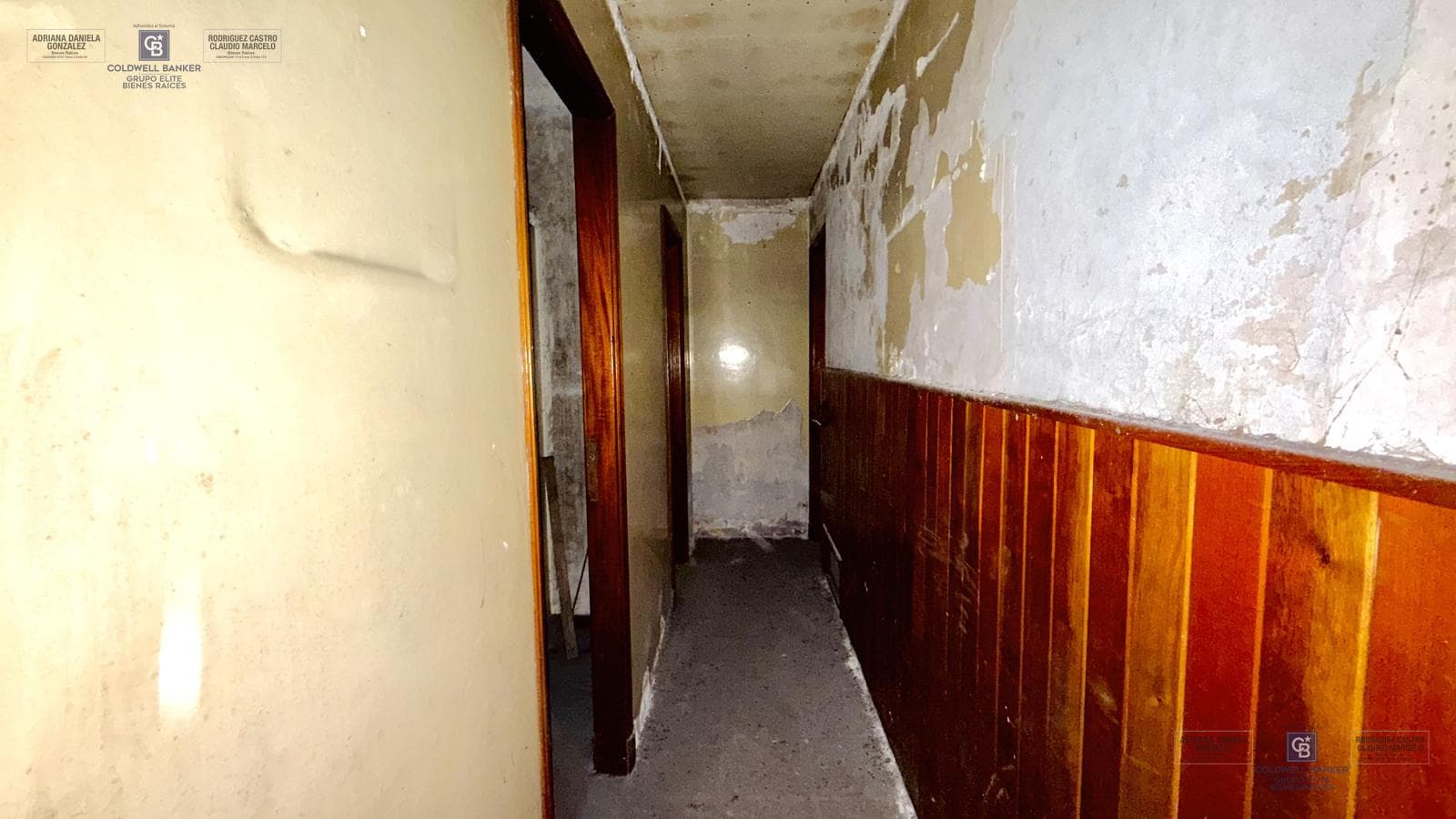 FOR SALE: APARTMENT IN NEED OF RENOVATION WITH TERRACE, OUTDOOR KITCHEN, AND GRILL; GROUND-FLOOR GARAGE IN VILLA DOMINICO