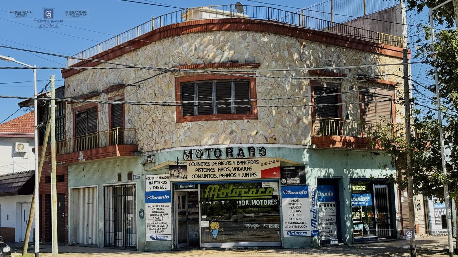 FOR SALE: APARTMENT IN NEED OF RENOVATION WITH TERRACE, OUTDOOR KITCHEN, AND GRILL; GROUND-FLOOR GARAGE IN VILLA DOMINICO