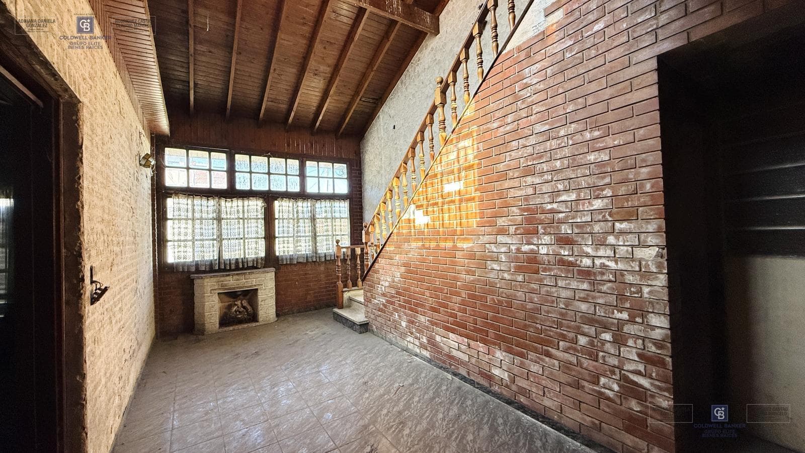 FOR SALE: APARTMENT IN NEED OF RENOVATION WITH TERRACE, OUTDOOR KITCHEN, AND GRILL; GROUND-FLOOR GARAGE IN VILLA DOMINICO