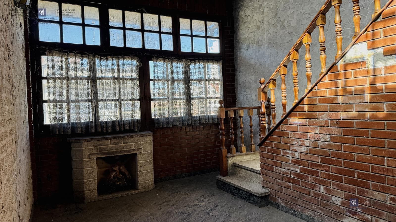 FOR SALE: APARTMENT IN NEED OF RENOVATION WITH TERRACE, OUTDOOR KITCHEN, AND GRILL; GROUND-FLOOR GARAGE IN VILLA DOMINICO