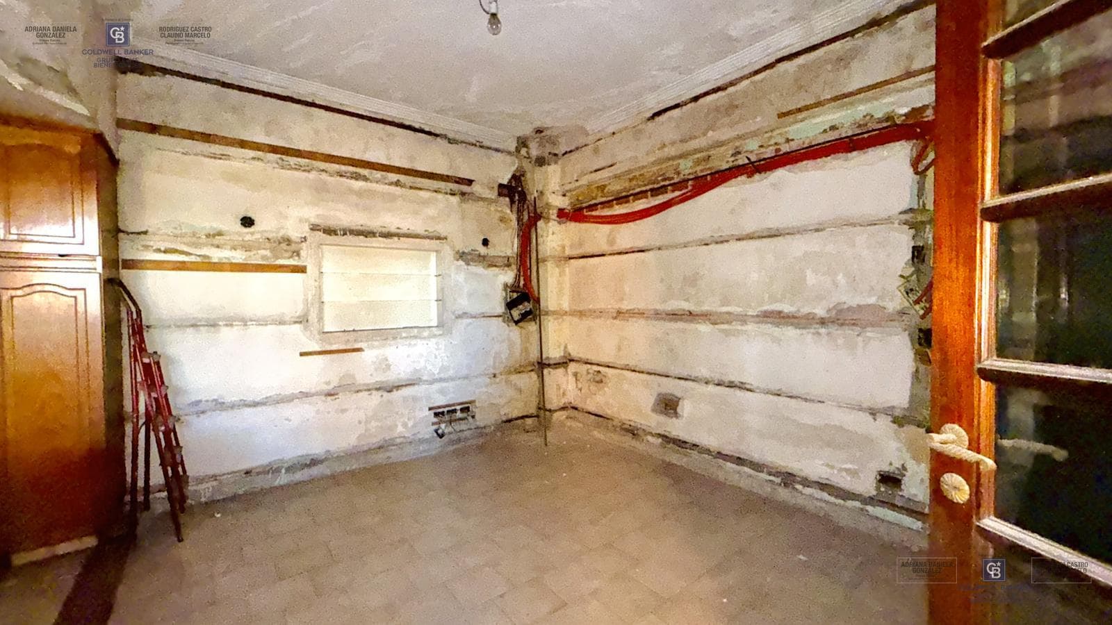 FOR SALE: APARTMENT IN NEED OF RENOVATION WITH TERRACE, OUTDOOR KITCHEN, AND GRILL; GROUND-FLOOR GARAGE IN VILLA DOMINICO