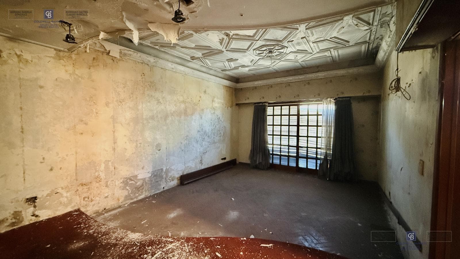FOR SALE: APARTMENT IN NEED OF RENOVATION WITH TERRACE, OUTDOOR KITCHEN, AND GRILL; GROUND-FLOOR GARAGE IN VILLA DOMINICO