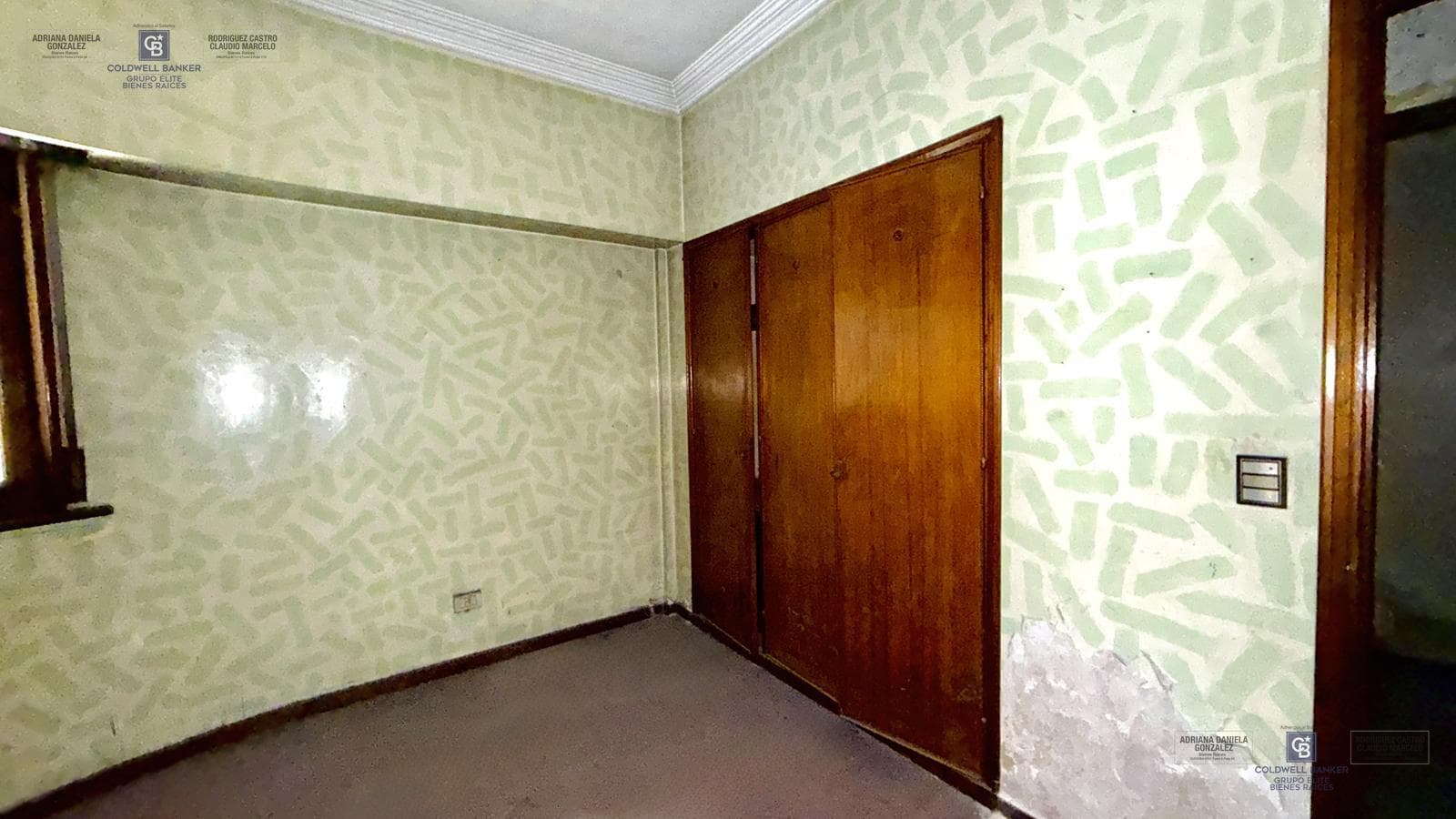 FOR SALE: APARTMENT IN NEED OF RENOVATION WITH TERRACE, OUTDOOR KITCHEN, AND GRILL; GROUND-FLOOR GARAGE IN VILLA DOMINICO