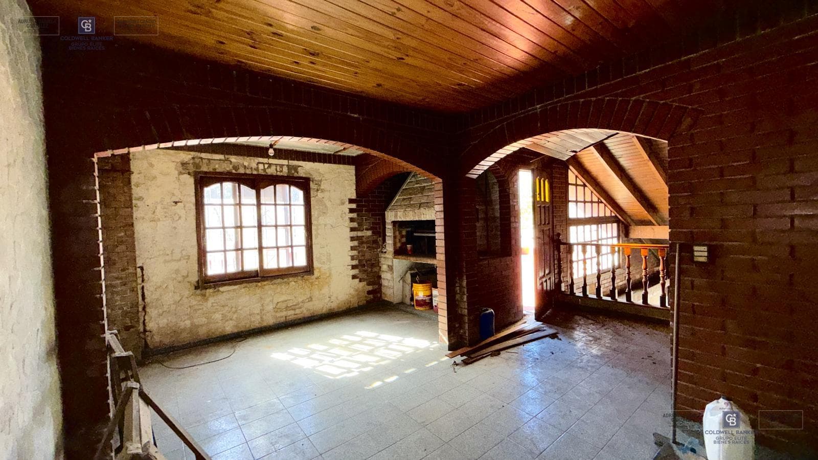FOR SALE: APARTMENT IN NEED OF RENOVATION WITH TERRACE, OUTDOOR KITCHEN, AND GRILL; GROUND-FLOOR GARAGE IN VILLA DOMINICO