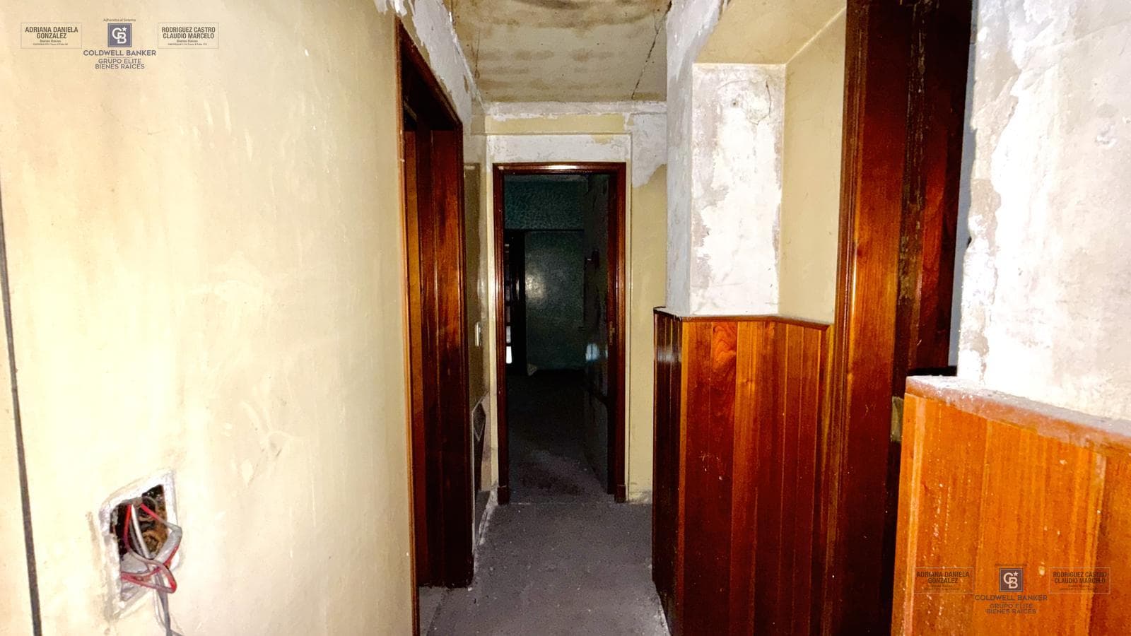 FOR SALE: APARTMENT IN NEED OF RENOVATION WITH TERRACE, OUTDOOR KITCHEN, AND GRILL; GROUND-FLOOR GARAGE IN VILLA DOMINICO
