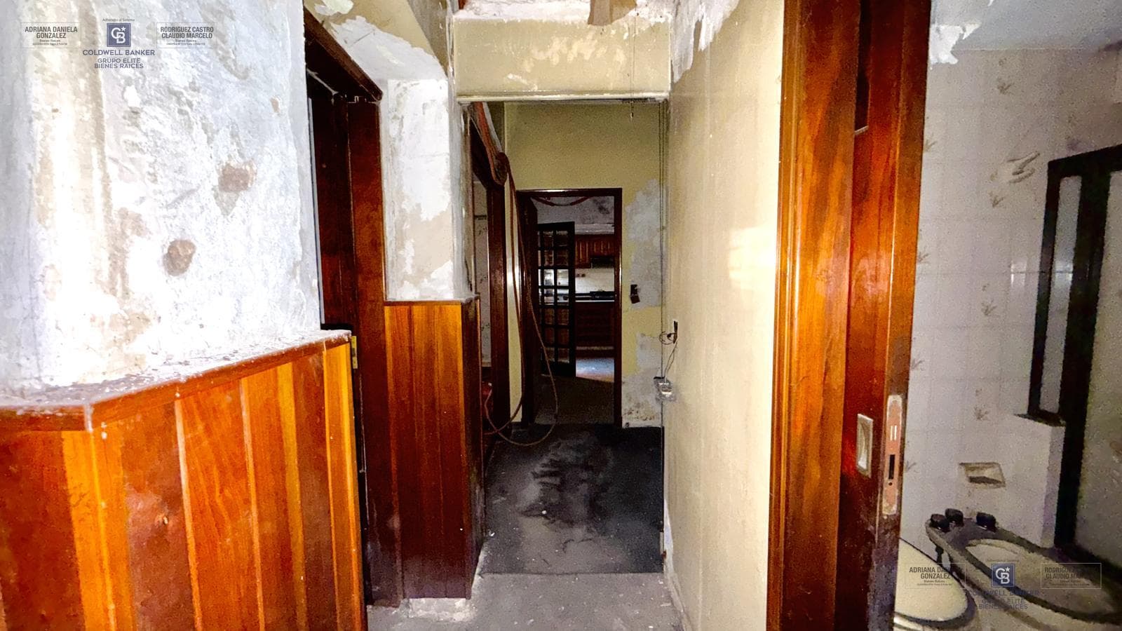 FOR SALE: APARTMENT IN NEED OF RENOVATION WITH TERRACE, OUTDOOR KITCHEN, AND GRILL; GROUND-FLOOR GARAGE IN VILLA DOMINICO
