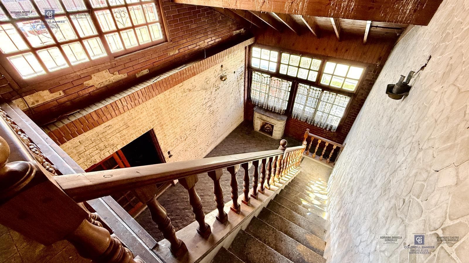FOR SALE: APARTMENT IN NEED OF RENOVATION WITH TERRACE, OUTDOOR KITCHEN, AND GRILL; GROUND-FLOOR GARAGE IN VILLA DOMINICO