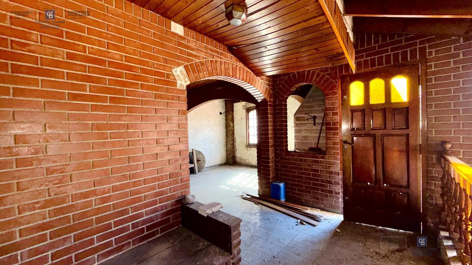 FOR SALE: APARTMENT IN NEED OF RENOVATION WITH TERRACE, OUTDOOR KITCHEN, AND GRILL; GROUND-FLOOR GARAGE IN VILLA DOMINICO