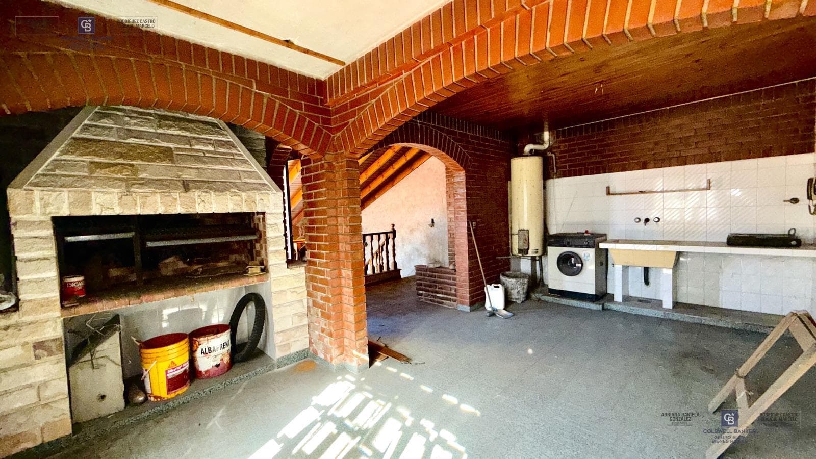 FOR SALE: APARTMENT IN NEED OF RENOVATION WITH TERRACE, OUTDOOR KITCHEN, AND GRILL; GROUND-FLOOR GARAGE IN VILLA DOMINICO