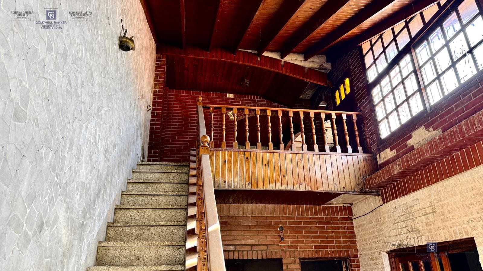 FOR SALE: APARTMENT IN NEED OF RENOVATION WITH TERRACE, OUTDOOR KITCHEN, AND GRILL; GROUND-FLOOR GARAGE IN VILLA DOMINICO