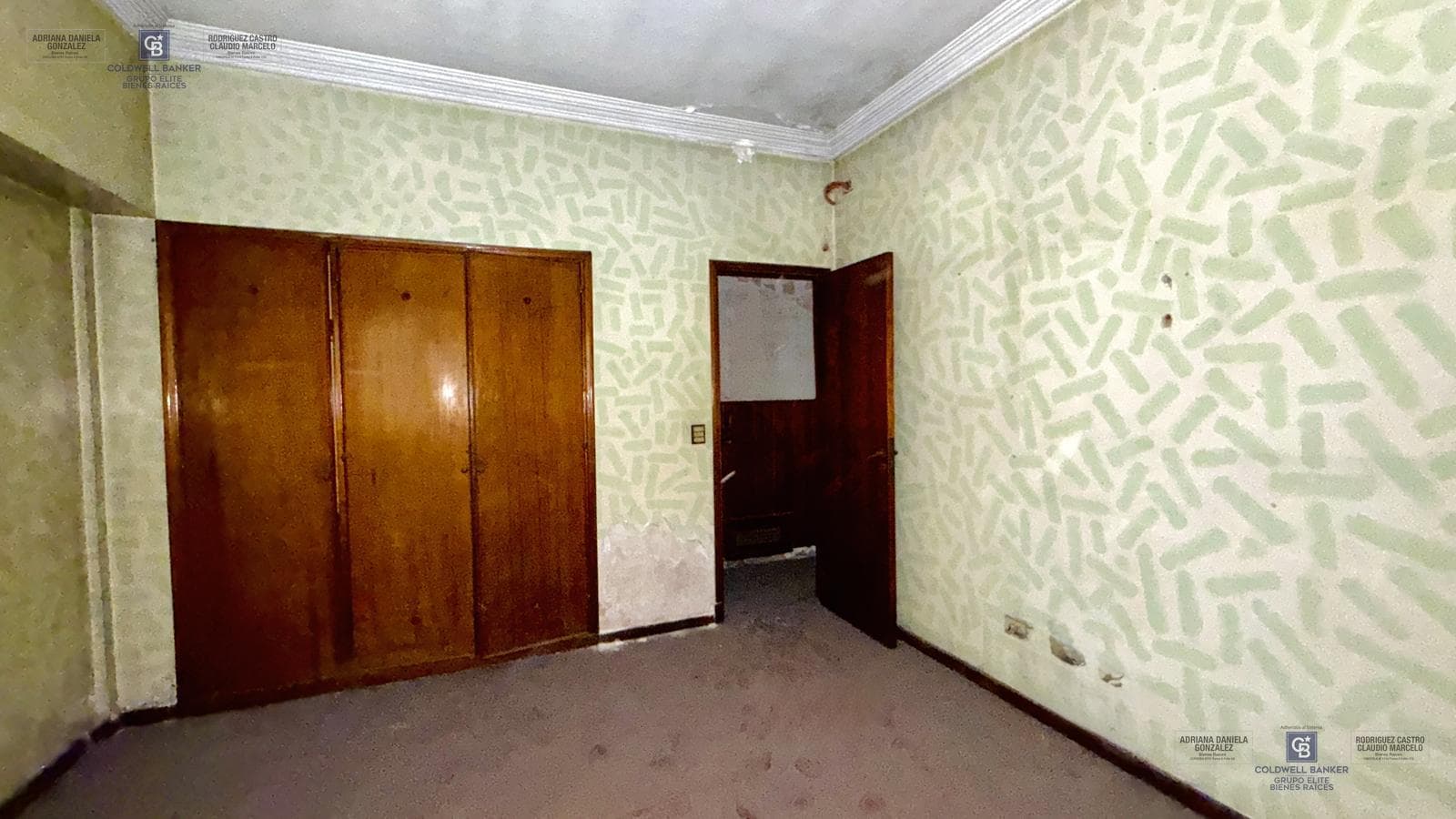 FOR SALE: APARTMENT IN NEED OF RENOVATION WITH TERRACE, OUTDOOR KITCHEN, AND GRILL; GROUND-FLOOR GARAGE IN VILLA DOMINICO