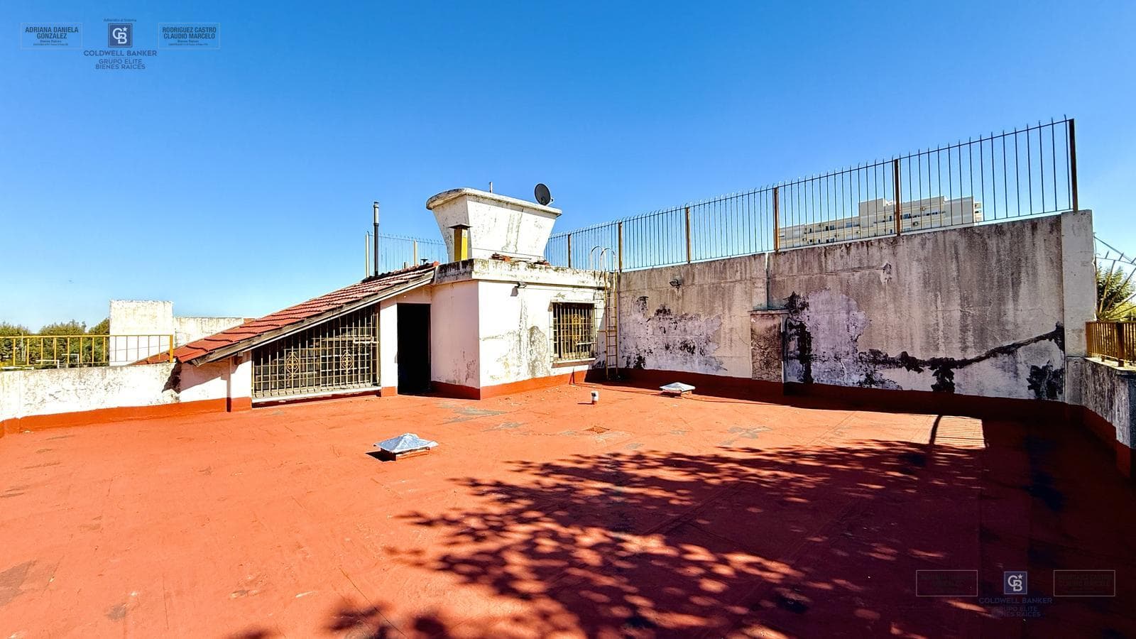 FOR SALE: APARTMENT IN NEED OF RENOVATION WITH TERRACE, OUTDOOR KITCHEN, AND GRILL; GROUND-FLOOR GARAGE IN VILLA DOMINICO