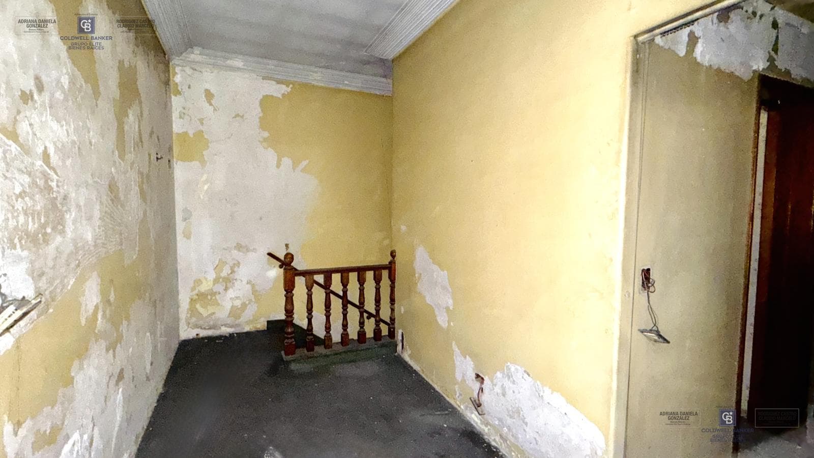 FOR SALE: APARTMENT IN NEED OF RENOVATION WITH TERRACE, OUTDOOR KITCHEN, AND GRILL; GROUND-FLOOR GARAGE IN VILLA DOMINICO
