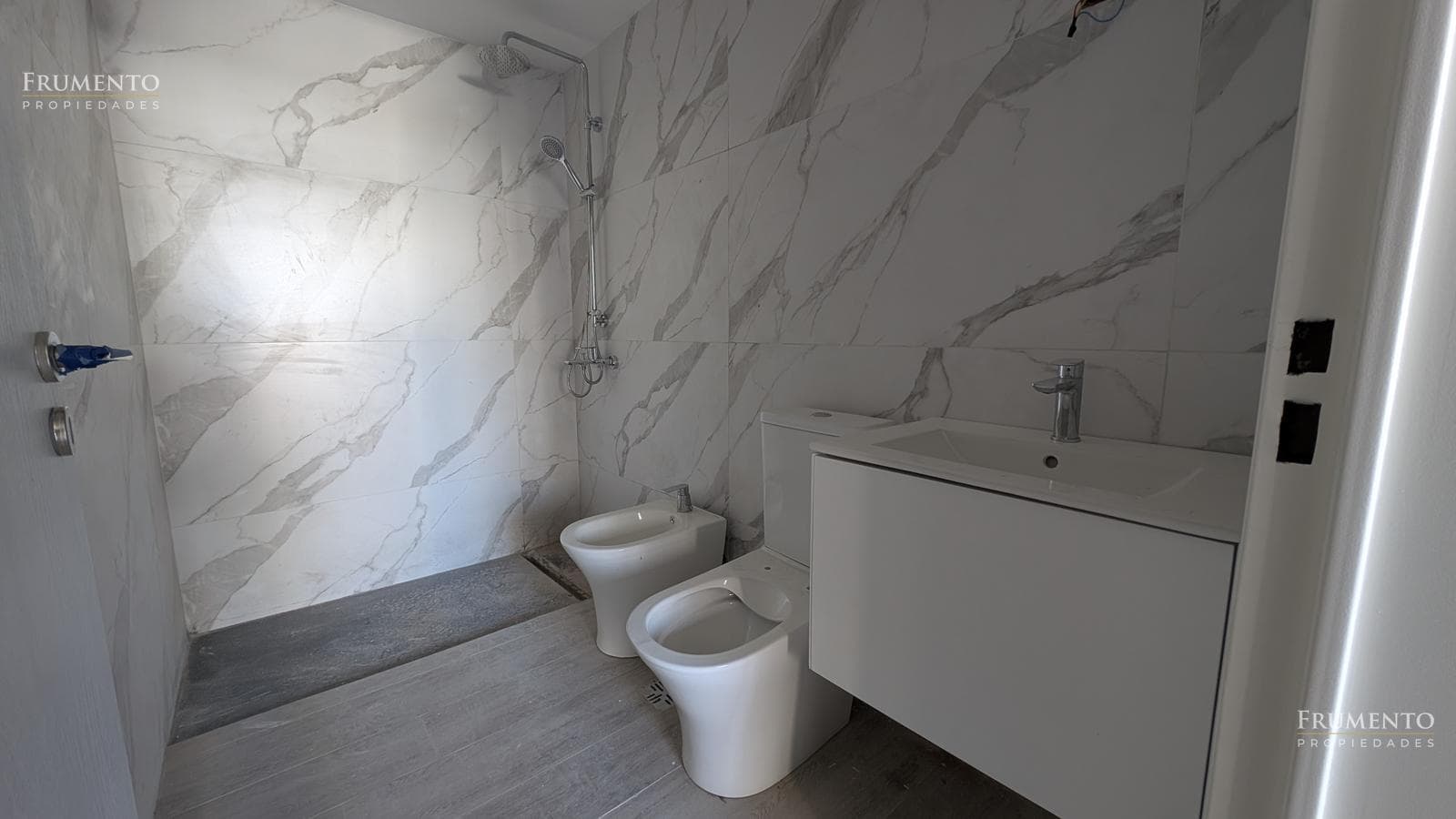 BRAND-NEW 2-ROOM APARTMENT WITH GARAGE IN FLORIDA, VICENTE LOPEZ