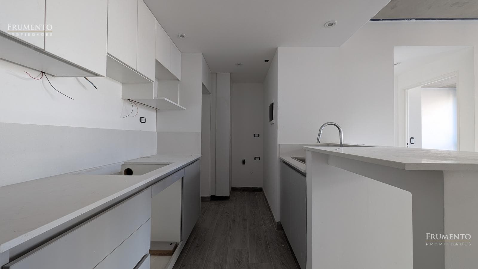 BRAND-NEW 2-ROOM APARTMENT WITH GARAGE IN FLORIDA, VICENTE LOPEZ