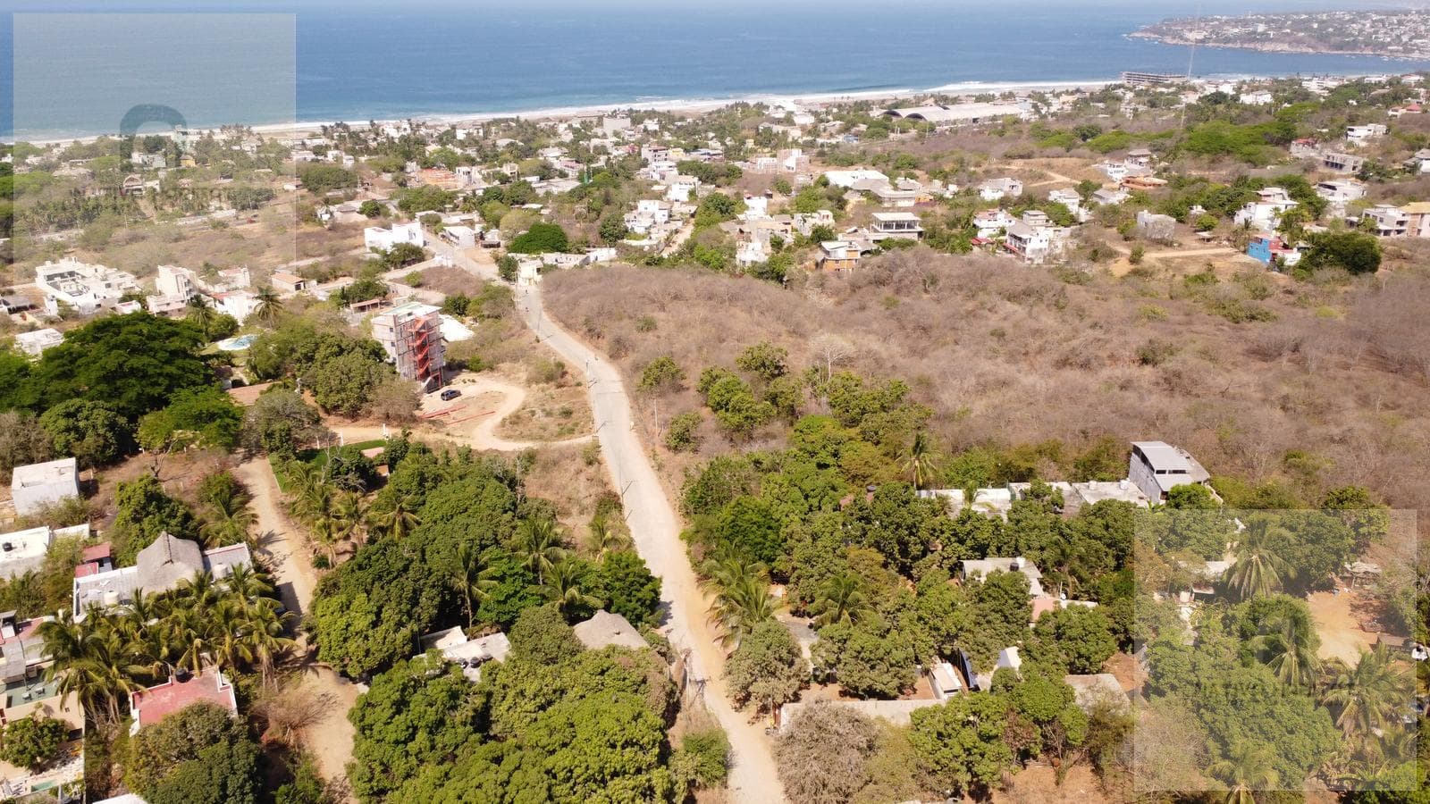 Tropical home with great potential, just 10 minutes from Zicatela Beach, in a growing area.
