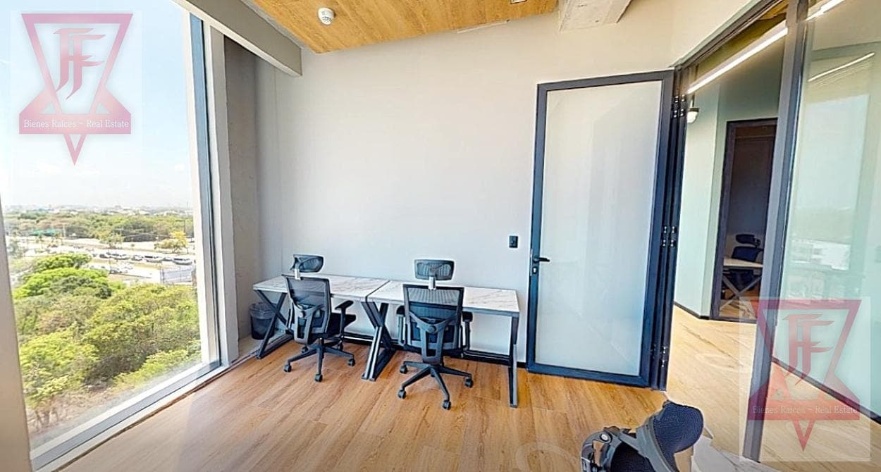Furnished Office for Rent in Cancún—Accommodates Up to 5 People!