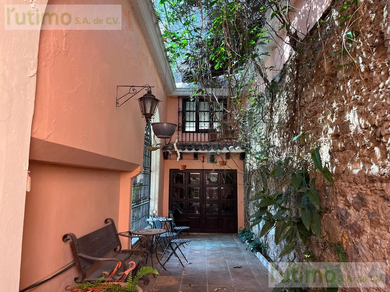 HOUSE FOR SALE, HACIENDA-STYLE, DOWNTOWN CUERNAVACA