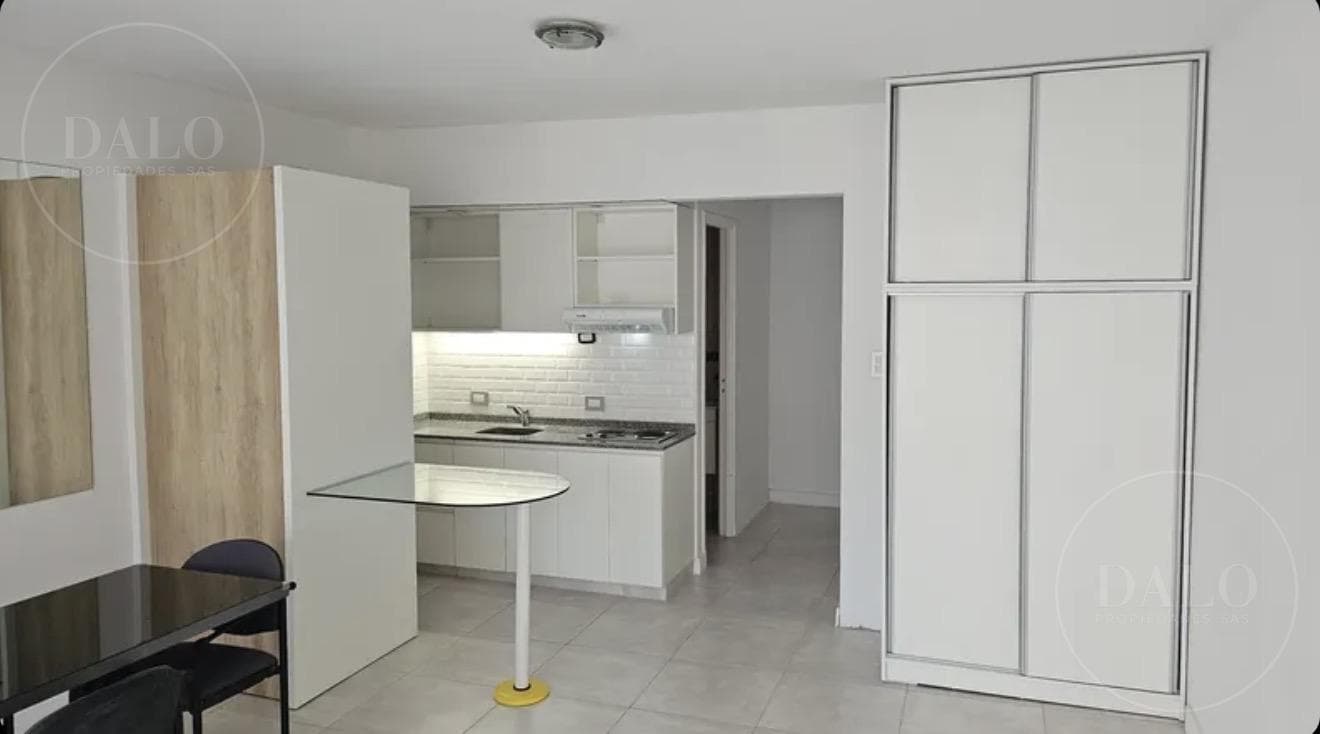 Beautiful, Super-Bright Studio Apartment, Fully Renovated to Look Brand New